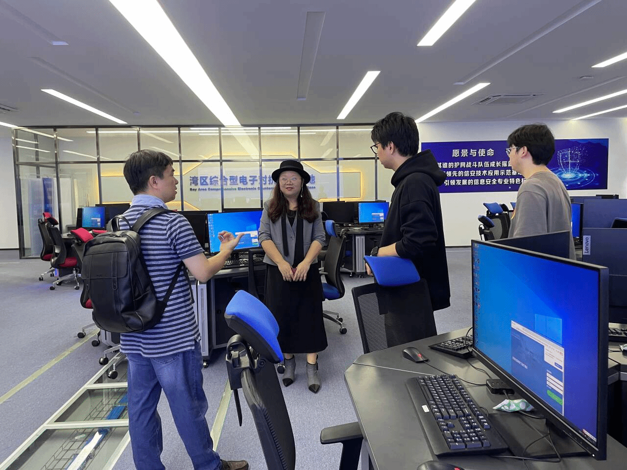 我院師生赴深圳信息職業(yè)技術(shù)學(xué)院開(kāi)展軟件技術(shù)交流學(xué)習(xí)